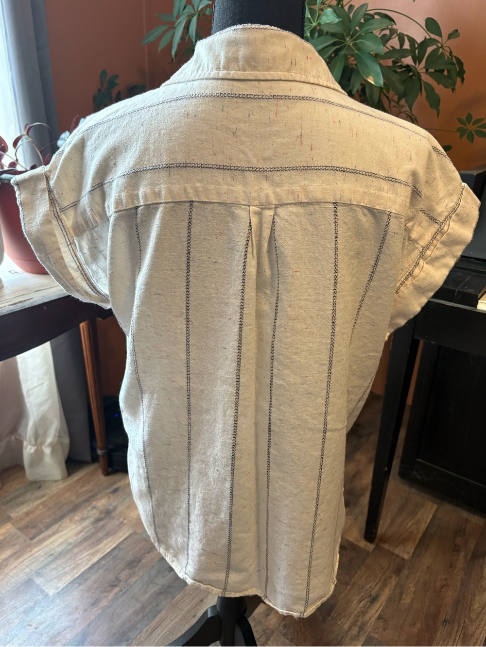 Velvet Heart Cream Button-Down Short Sleeve Shirt with Navy Stripes 100% Cotton - Picture 8 of 11